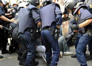 Desalojo-policial-barcelona-300x215